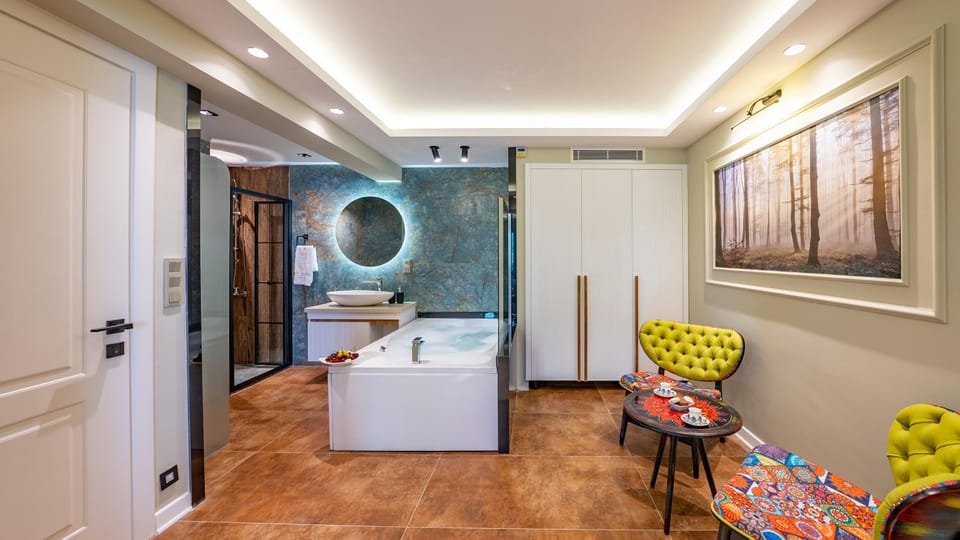 Bathroom, Bedroom, Bath