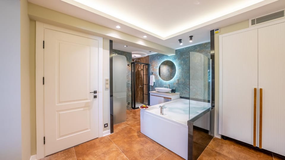 Shower, Bathroom, wardrobe