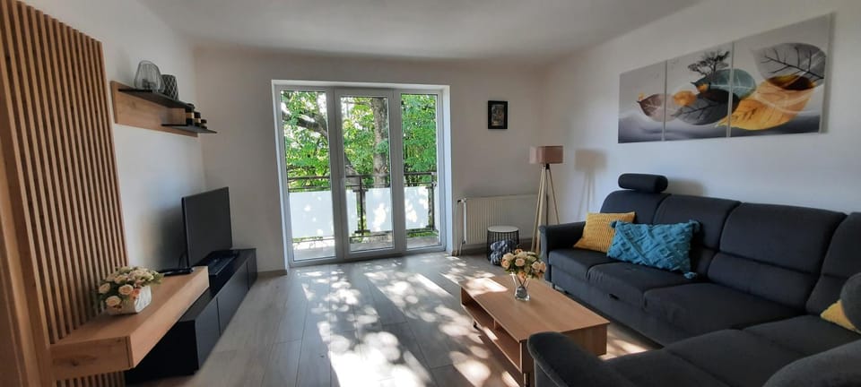 Communal lounge/ TV room, TV and multimedia, Living room, Seating area