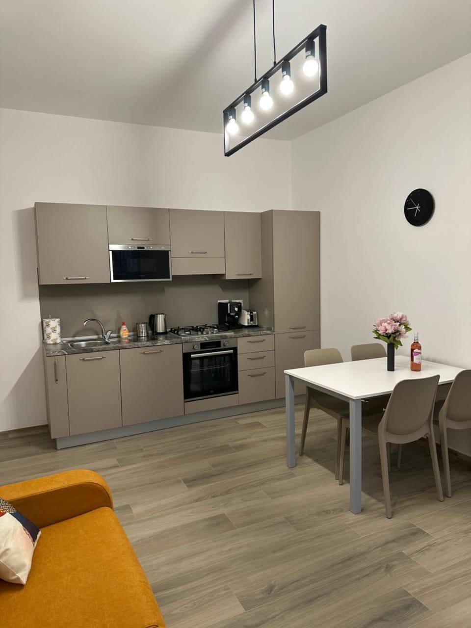Coffee/tea facilities, Kitchen or kitchenette, Dining area, dishwasher, minibar, pet friendly, stove, toaster