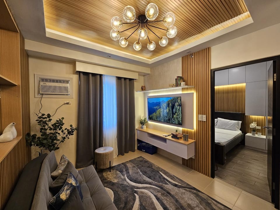Communal lounge/ TV room, TV and multimedia, Living room, Seating area, Evening entertainment, air conditioner