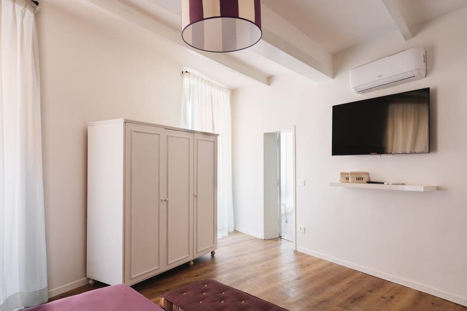 Bedroom, wardrobe
