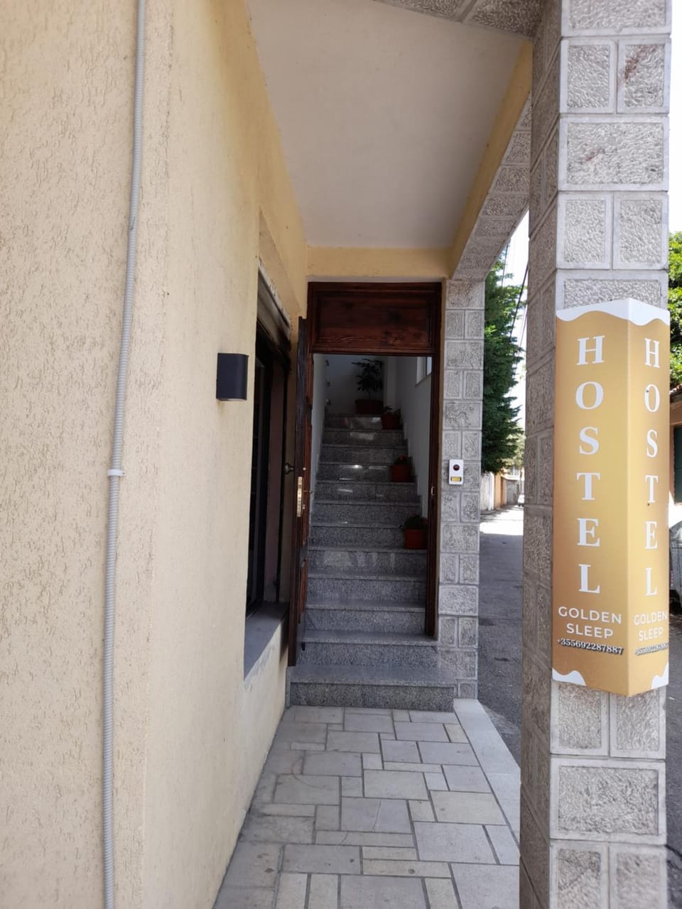 Facade/entrance