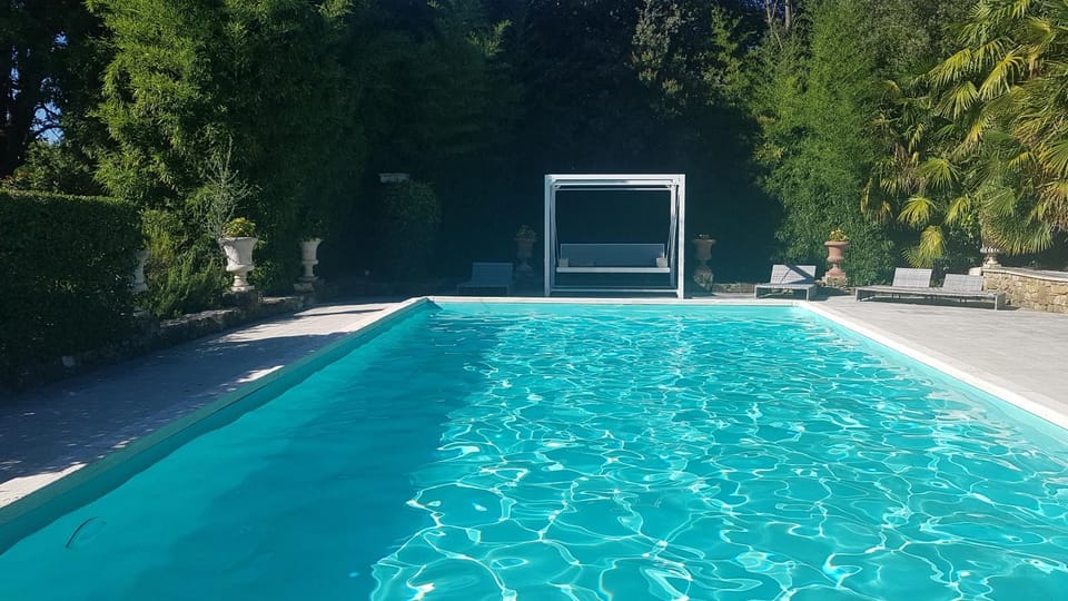 Day, Swimming pool