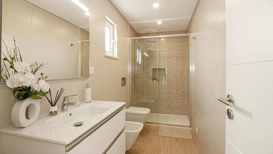 Shower, Toilet, bidet