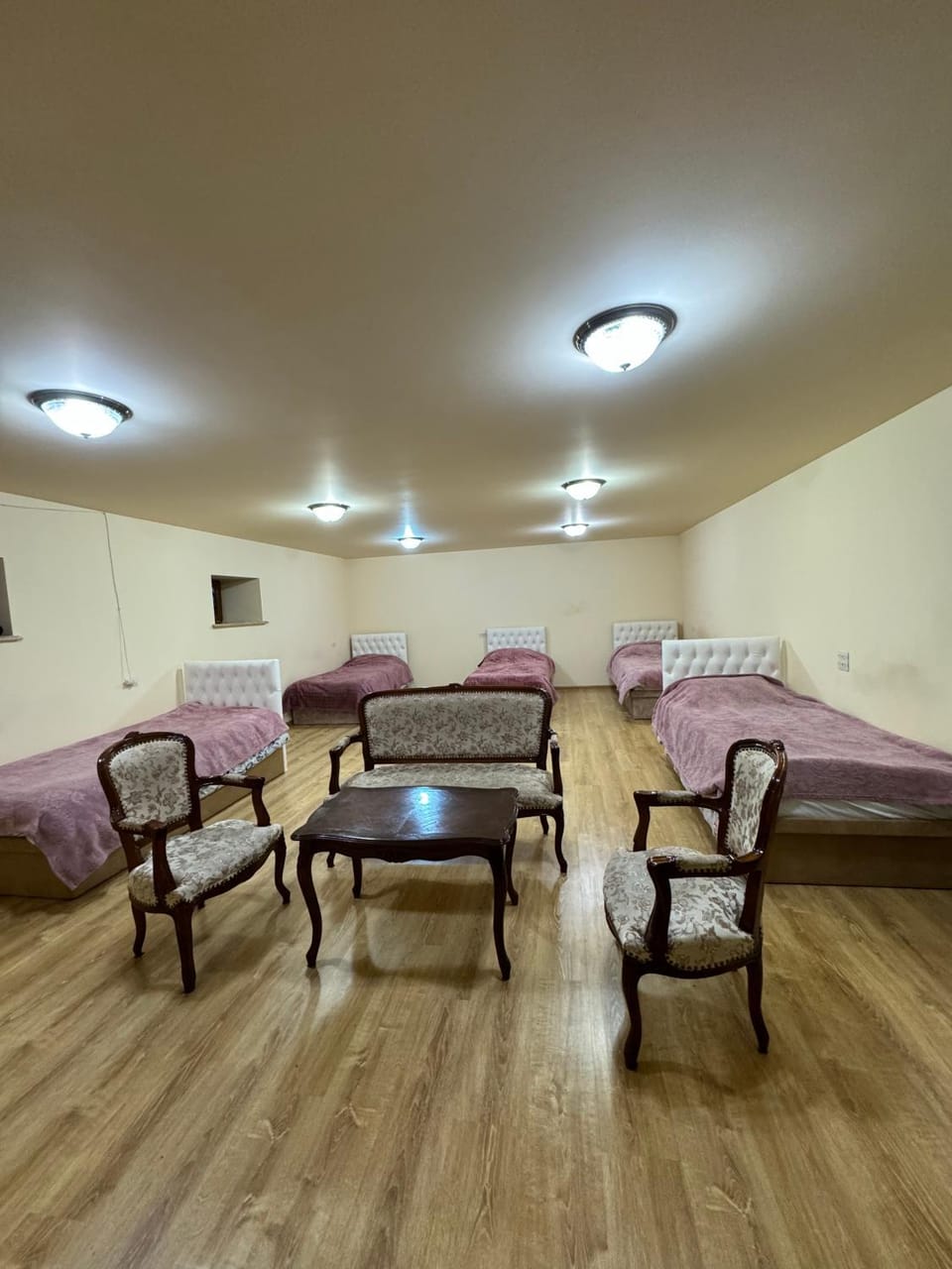 Bed, Photo of the whole room, Seating area