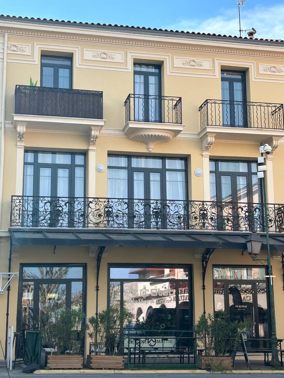 Facade/entrance