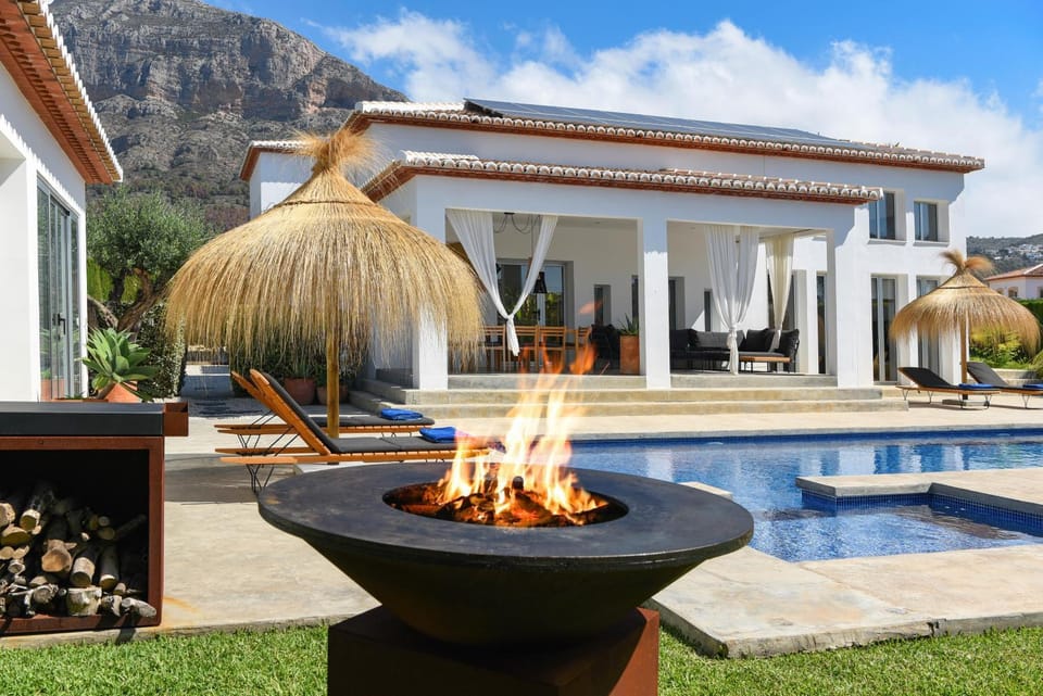 Solarium, Swimming pool