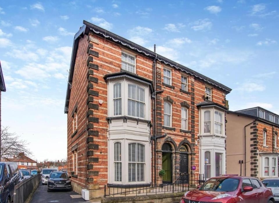 Betty's Spa Penthouse- 2bed Luxury Appt, parking Apartment in Harrogate