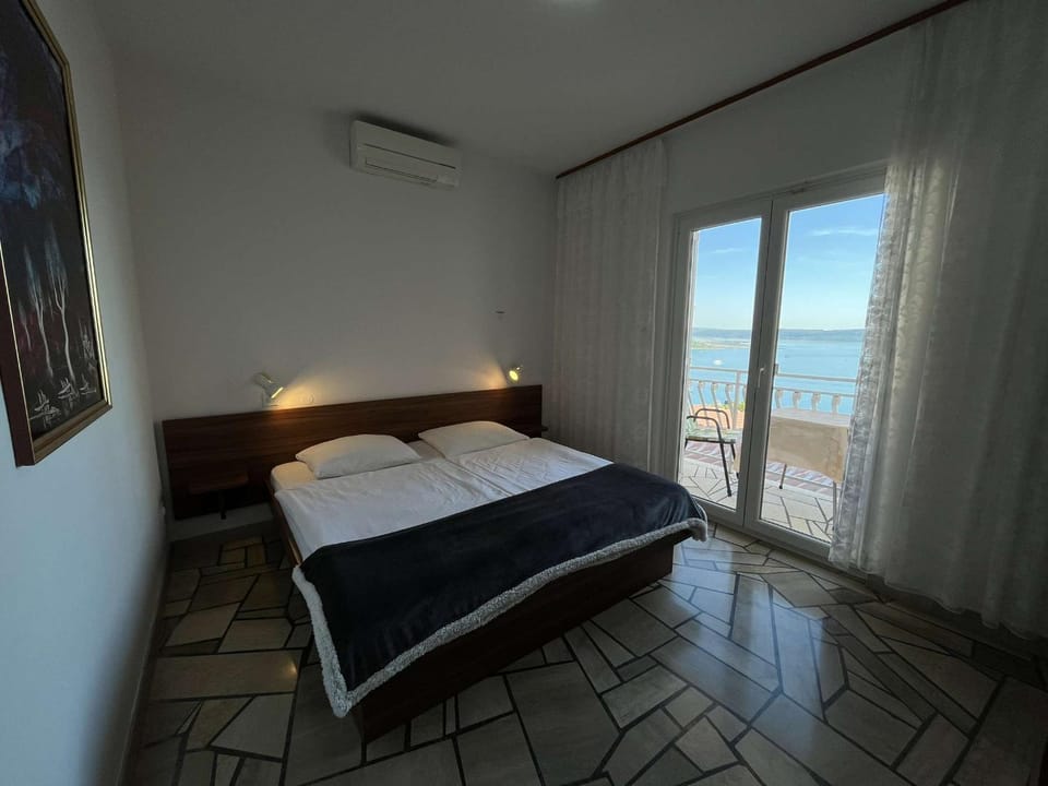 Bed, Bedroom, Sea view
