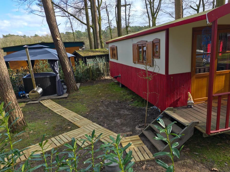 pipowagen met prive Hot tub Chalet in Limburg (province)