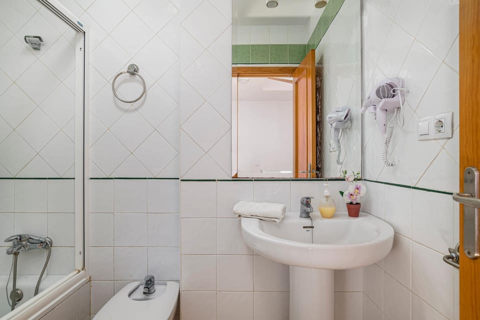 Shower, Bathroom, towels