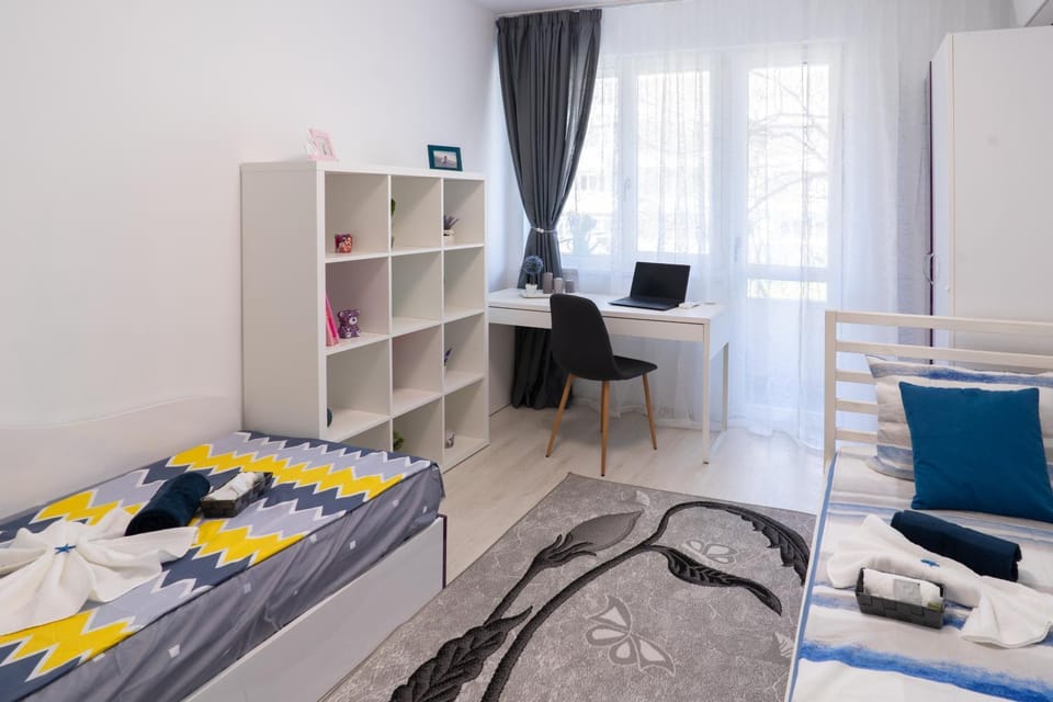 Bed, View (from property/room), Photo of the whole room, Seating area, Bedroom, towels