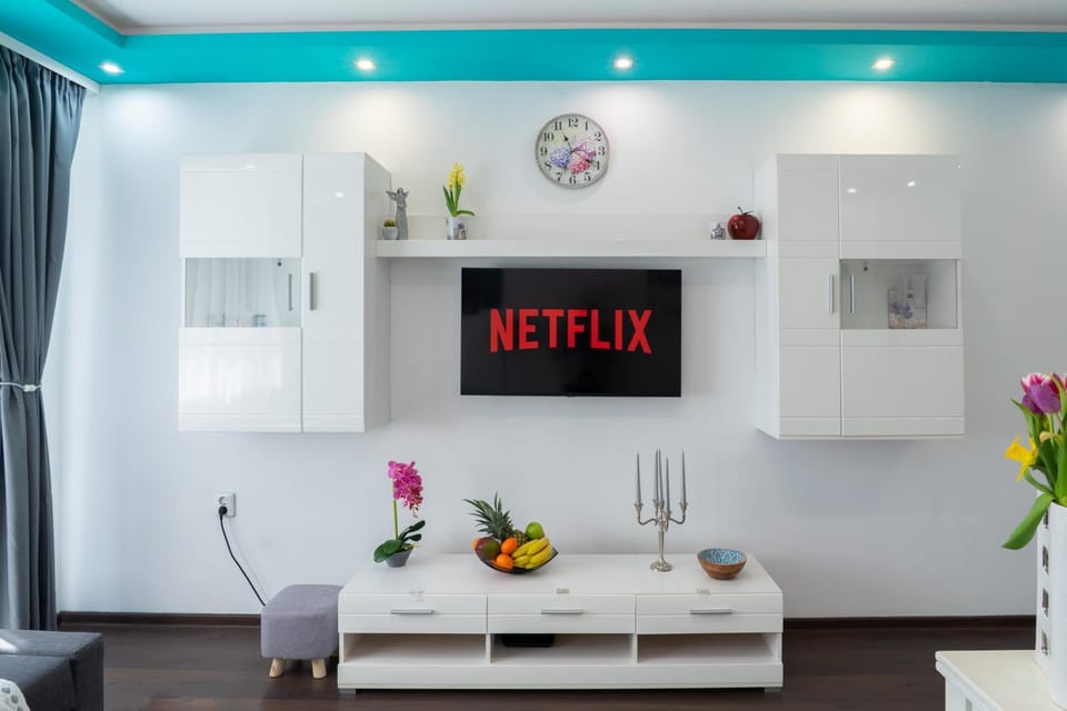TV and multimedia, Living room, Evening entertainment