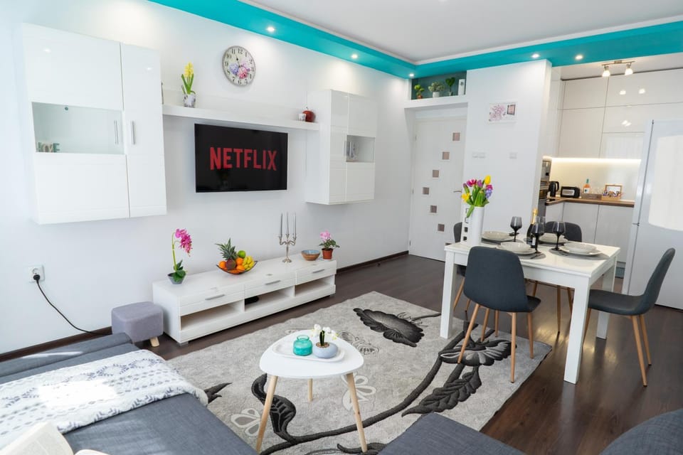 Kitchen or kitchenette, Living room, Photo of the whole room, Seating area, Dining area