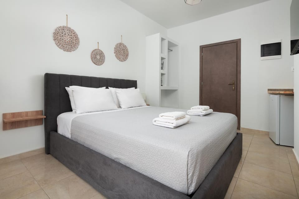 Bed, Photo of the whole room, Bedroom, towels, wardrobe