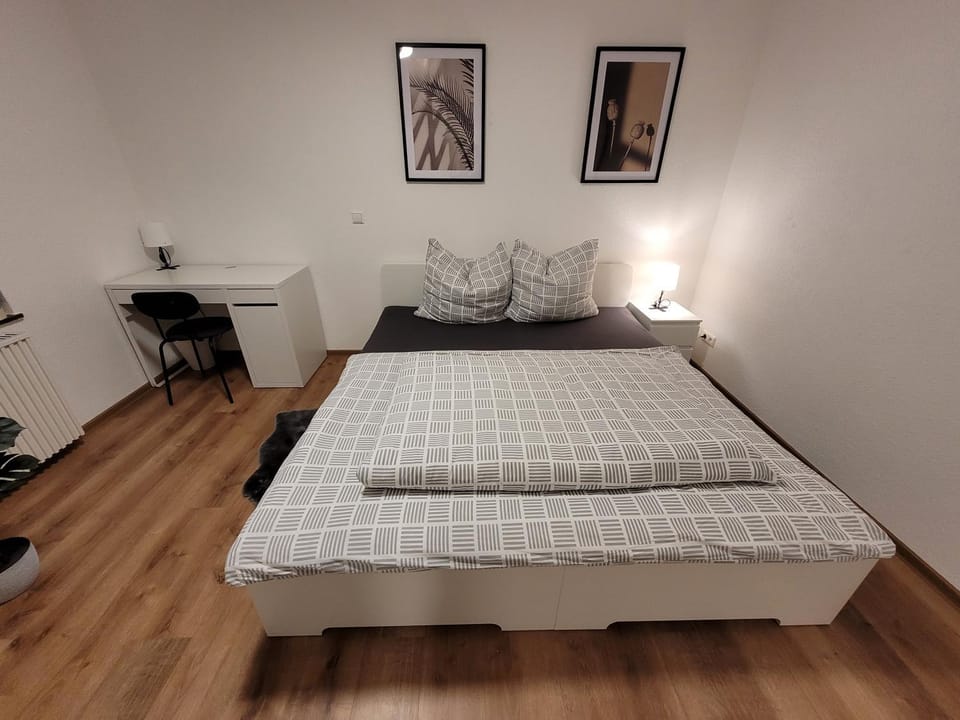 Photo of the whole room, Bedroom