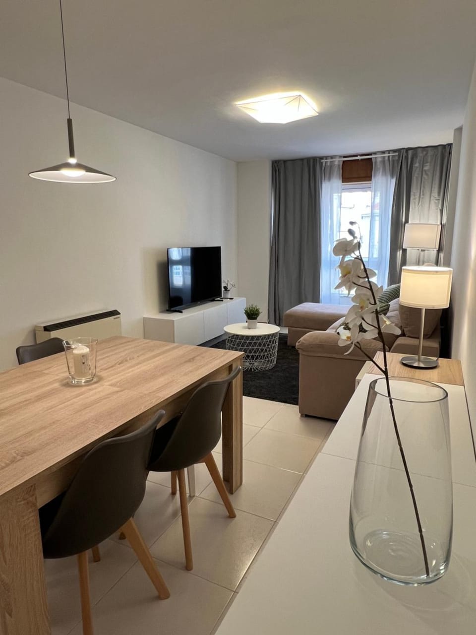 Communal lounge/ TV room, TV and multimedia, Living room, Seating area, Dining area, Evening entertainment