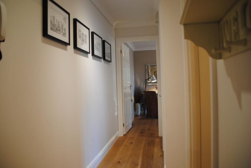 Elizabeth Court Stylish Two-Bedroom Apartments in Windsor Apartment in Windsor