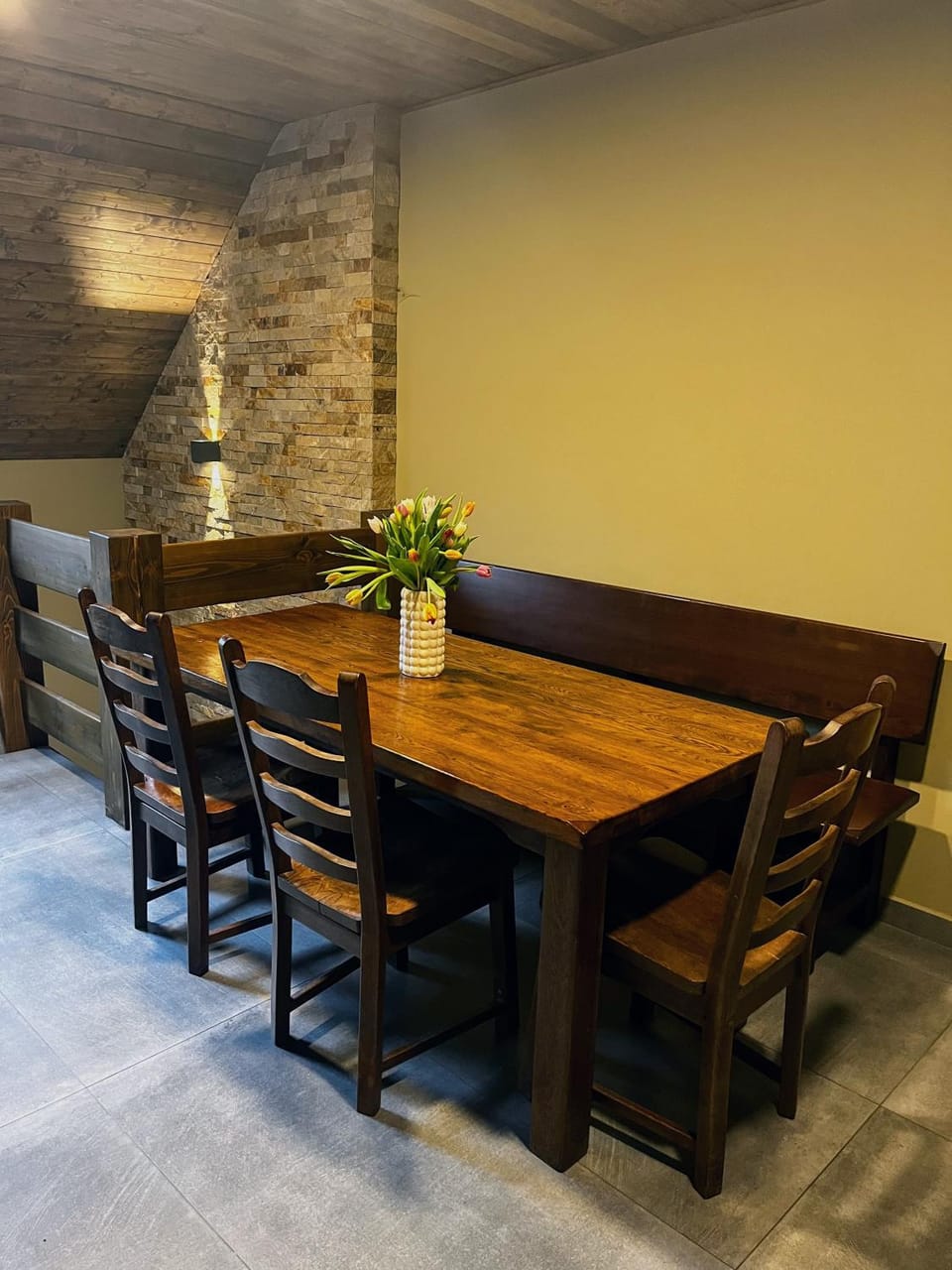 Seating area, Internal: Not applicable to any particular room