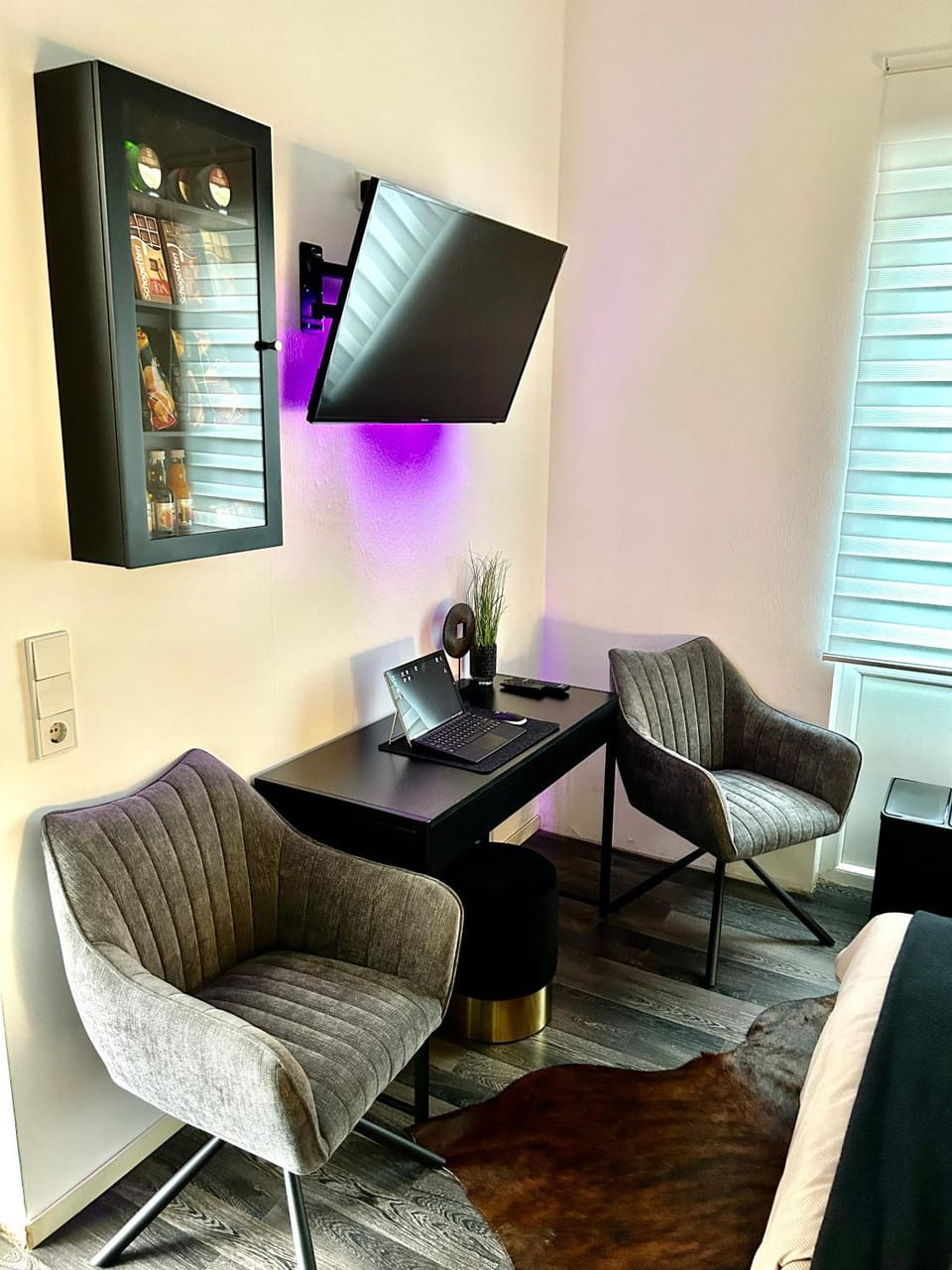 TV and multimedia, Living room, Seating area, Dining area, Evening entertainment, hair dresser