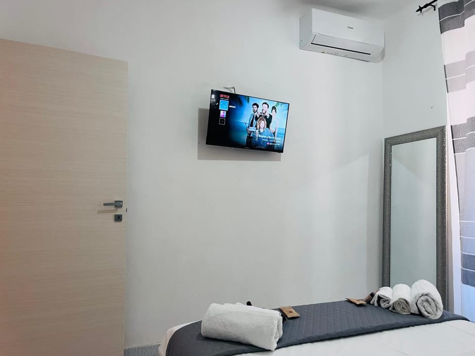 TV and multimedia, Bedroom, towels, air conditioner