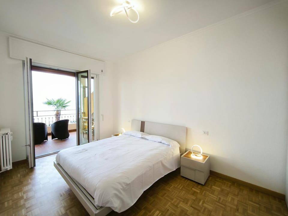 Bed, Photo of the whole room, internet