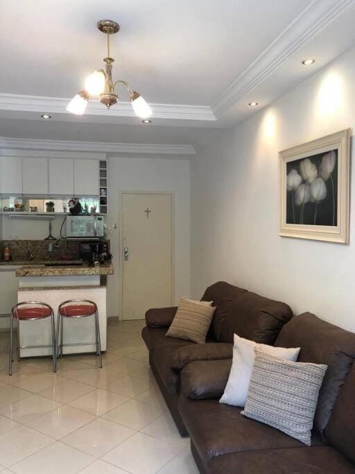 Espaçoso Flat com Varanda no Cavalinho Branco Apartment in Águas de Lindóia
