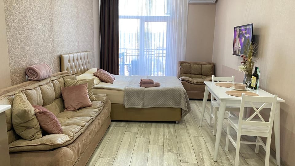 Studio near the historic center with Mountain View Apartment in Batumi