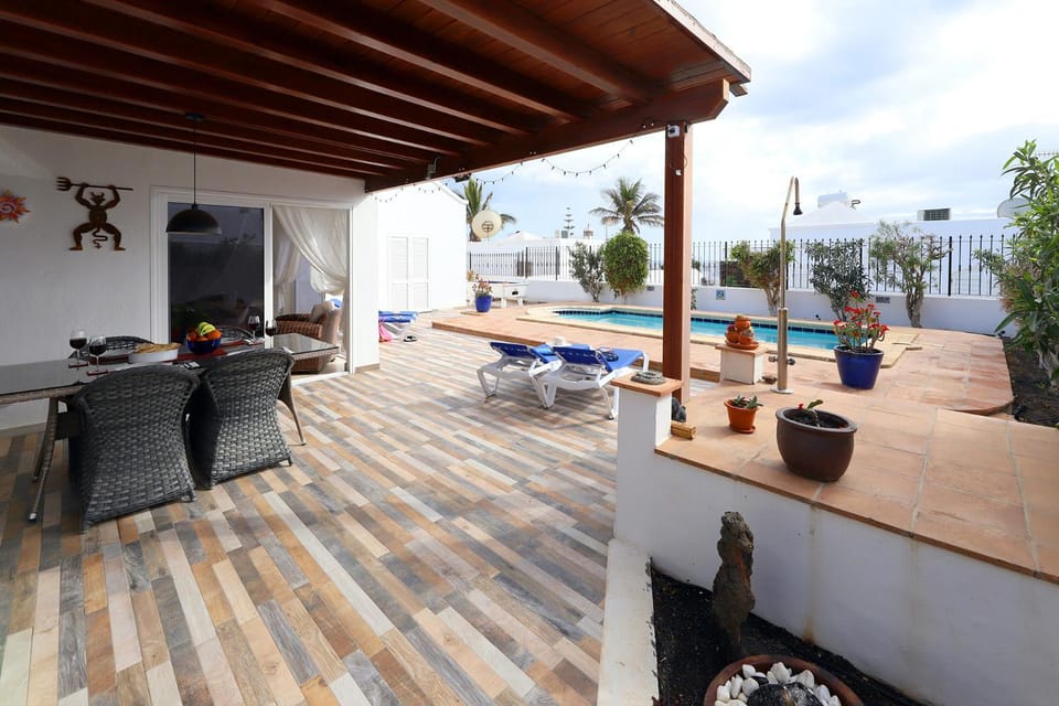 Patio, View (from property/room), Balcony/Terrace, Dining area, Evening entertainment, Pool view, Swimming pool, sunbed