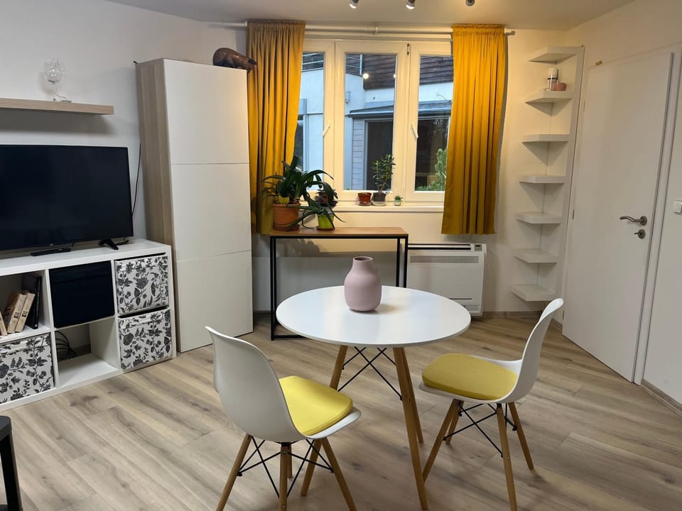 Living room, Seating area, Dining area