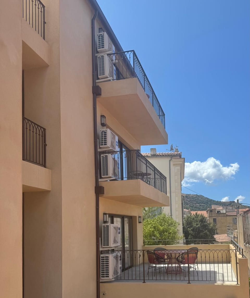 Property building, Balcony/Terrace