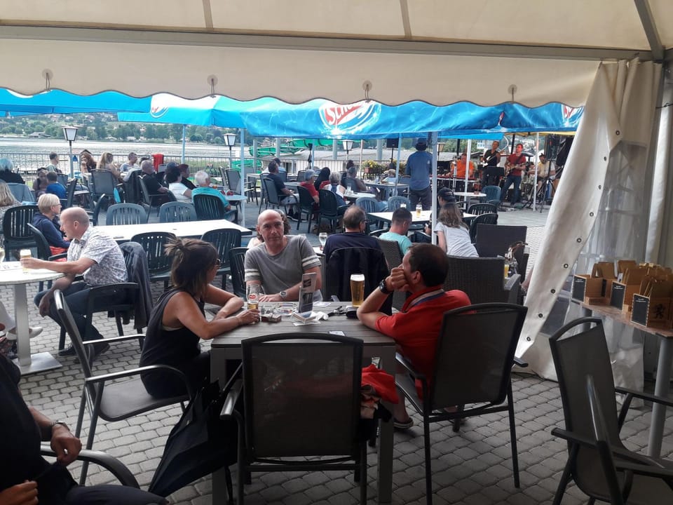 Restaurant/places to eat, Beach