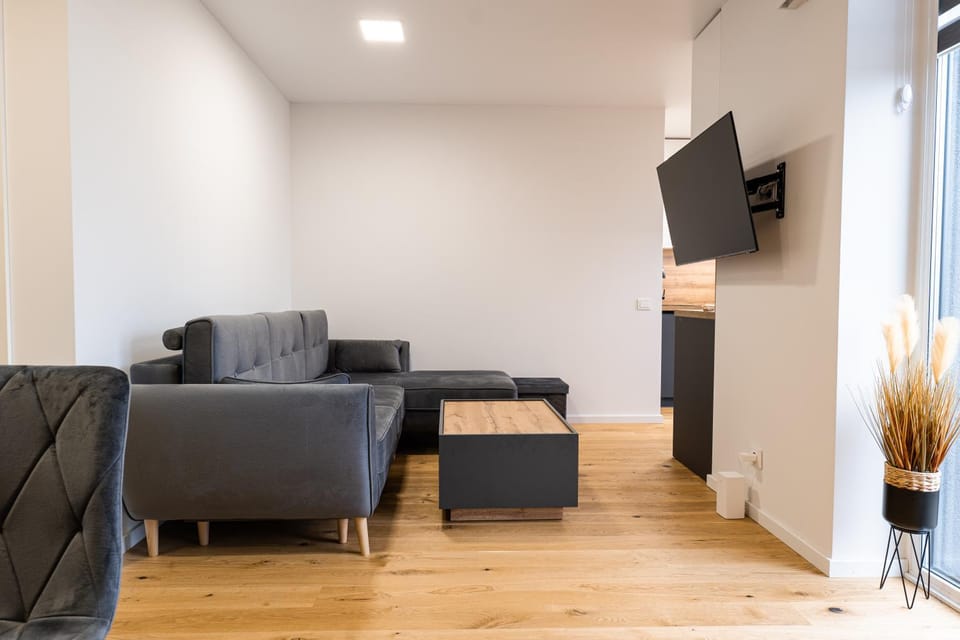 Communal lounge/ TV room, TV and multimedia, Living room, Seating area, Evening entertainment