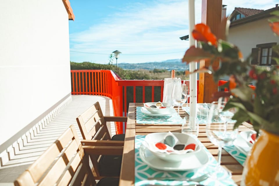 Natural landscape, View (from property/room), Balcony/Terrace, Balcony/Terrace, Dining area, Mountain view, Sea view