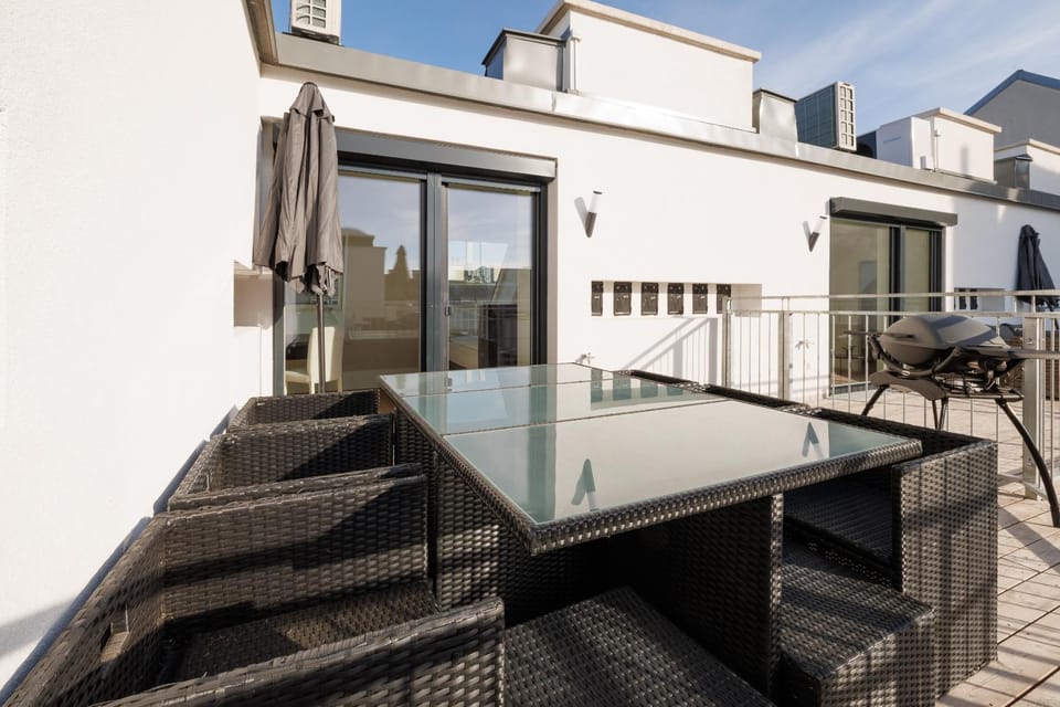 Patio, Day, BBQ facilities, BBQ facilities, Garden, View (from property/room), Balcony/Terrace, Balcony/Terrace, Seating area, Dining area, City view, City view