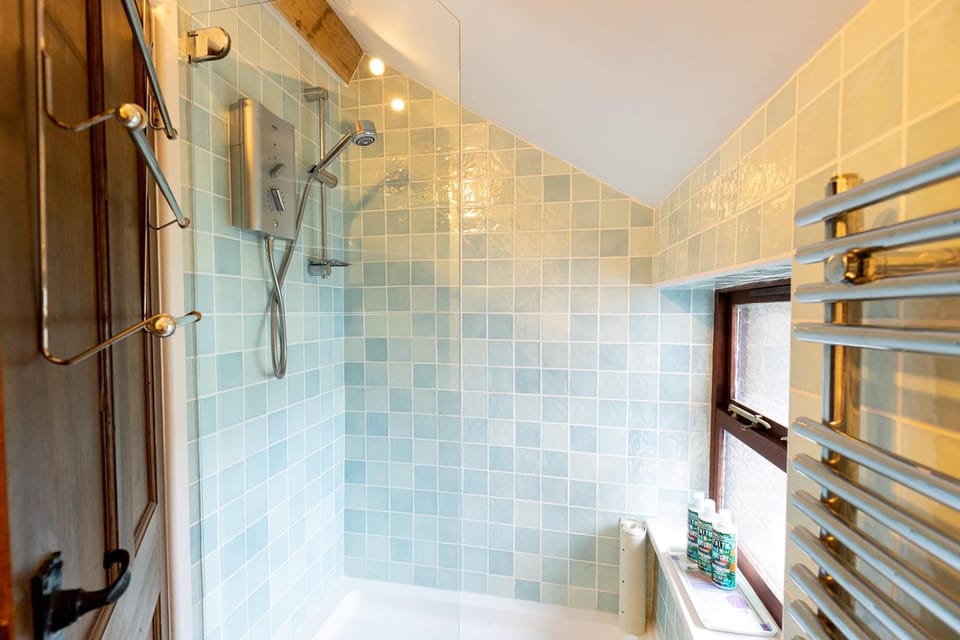 Shower, Bathroom, towels