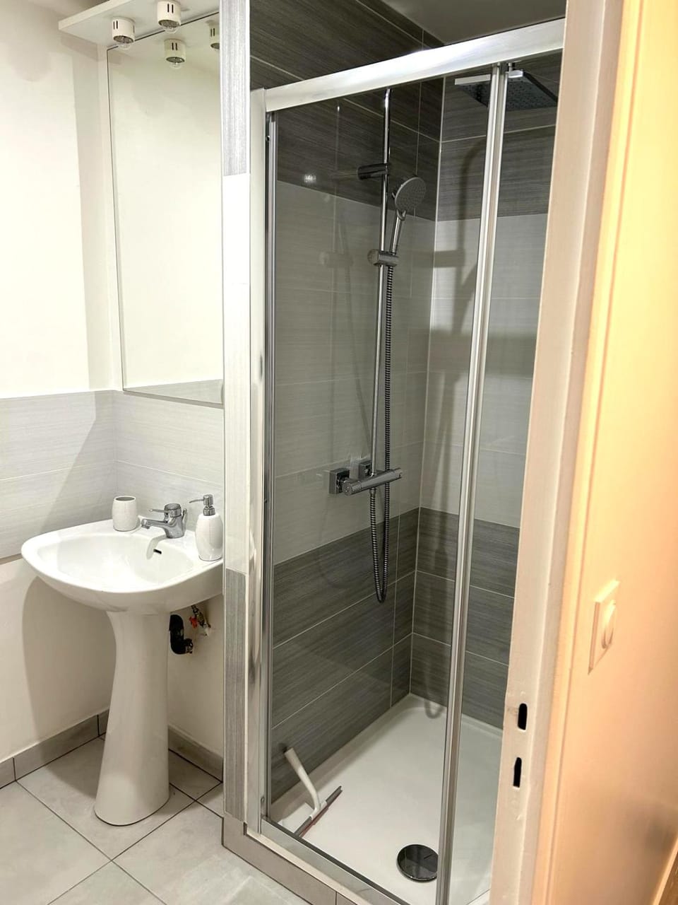 Shower, Bathroom
