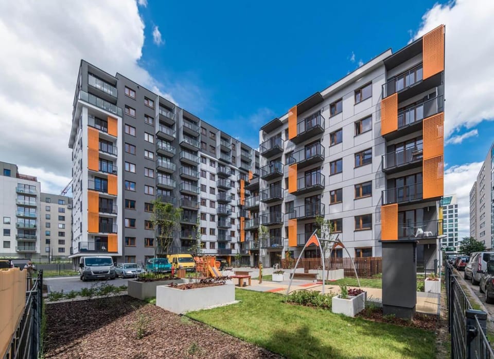Property building, Neighbourhood, Garden, Parking