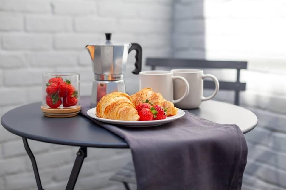 Coffee/tea facilities, Food and drinks, Food, Breakfast, Continental breakfast