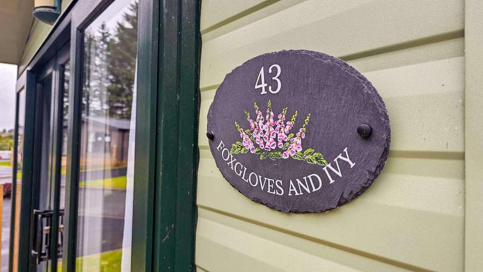 Foxgloves and Ivy Nature lodge in Allerdale District