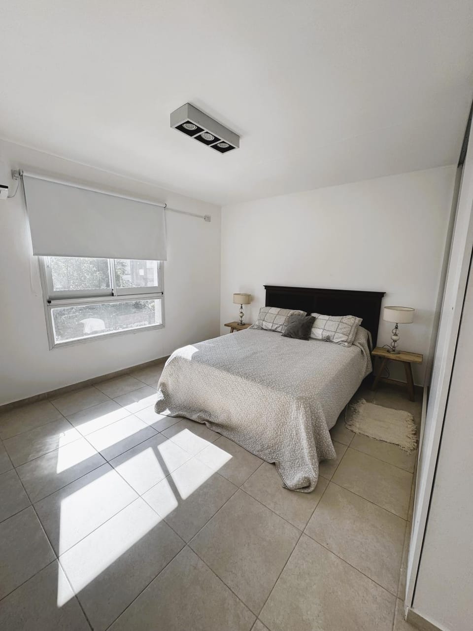Bed, Photo of the whole room, air conditioner