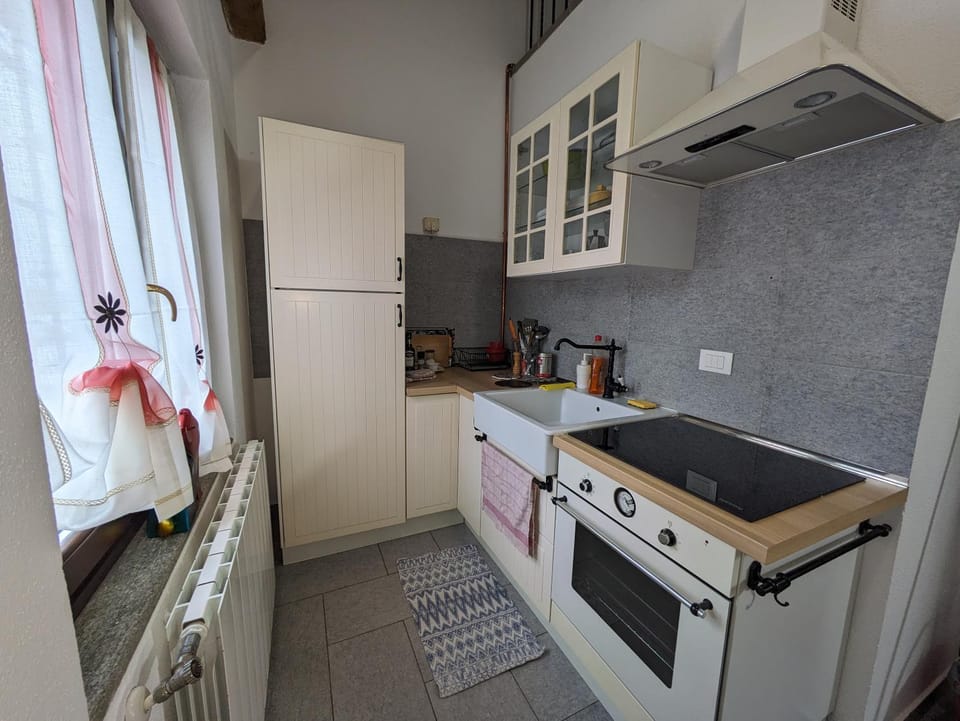 Kitchen or kitchenette, pet friendly, stove