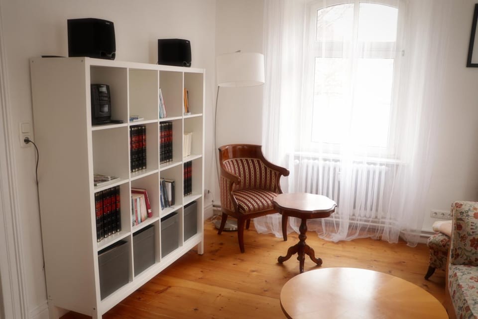 Library, Living room, Seating area