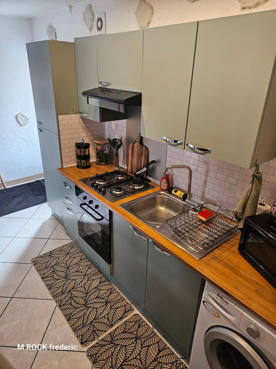Kitchen or kitchenette, pet friendly, stove, washing machine