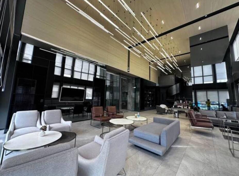 S87 Ramada Sukhumvit 87 BTS Onnut Swim Gym 711 Apartment in Bangkok