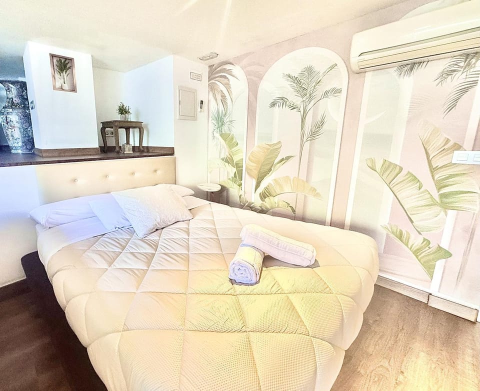 Bed, Sunrise, towels, air conditioner