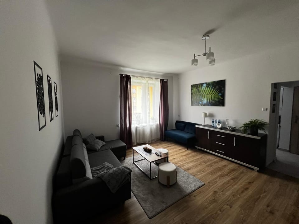 Communal lounge/ TV room, TV and multimedia, Living room, Seating area, Evening entertainment