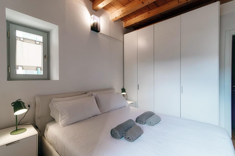 Bed, Photo of the whole room, Bedroom, towels, wardrobe