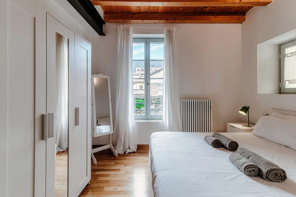 Bed, Photo of the whole room, Bedroom, internet, towels